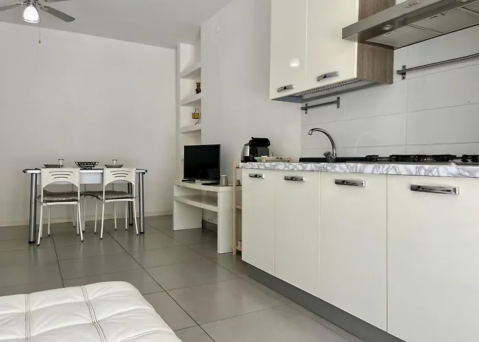 Flat With Terrace & Pool * מונדלו