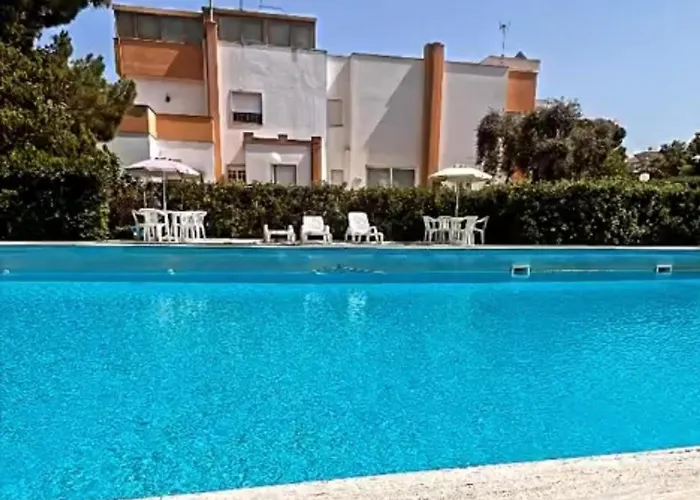 Flat With Terrace & Pool דירה *